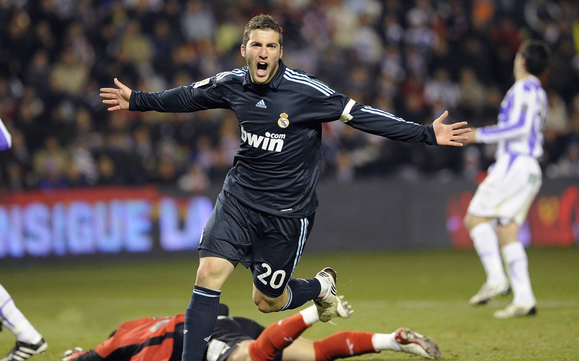 北欧风暴席卷突尼斯之夜，哈兰德终结波兰，新时代的关键先生诞生