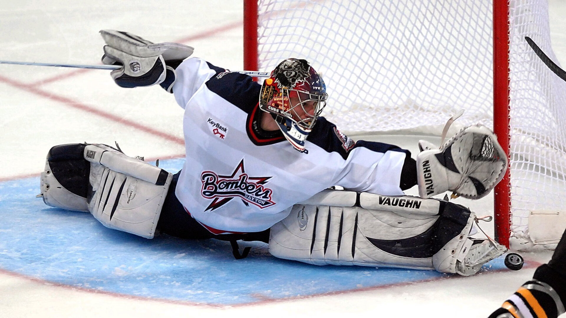 开云体育视频直播-当鹈鹕展翅击败步行者，乔治在F1赛道超车接管揭幕战—体育跨界交错的胜利哲学