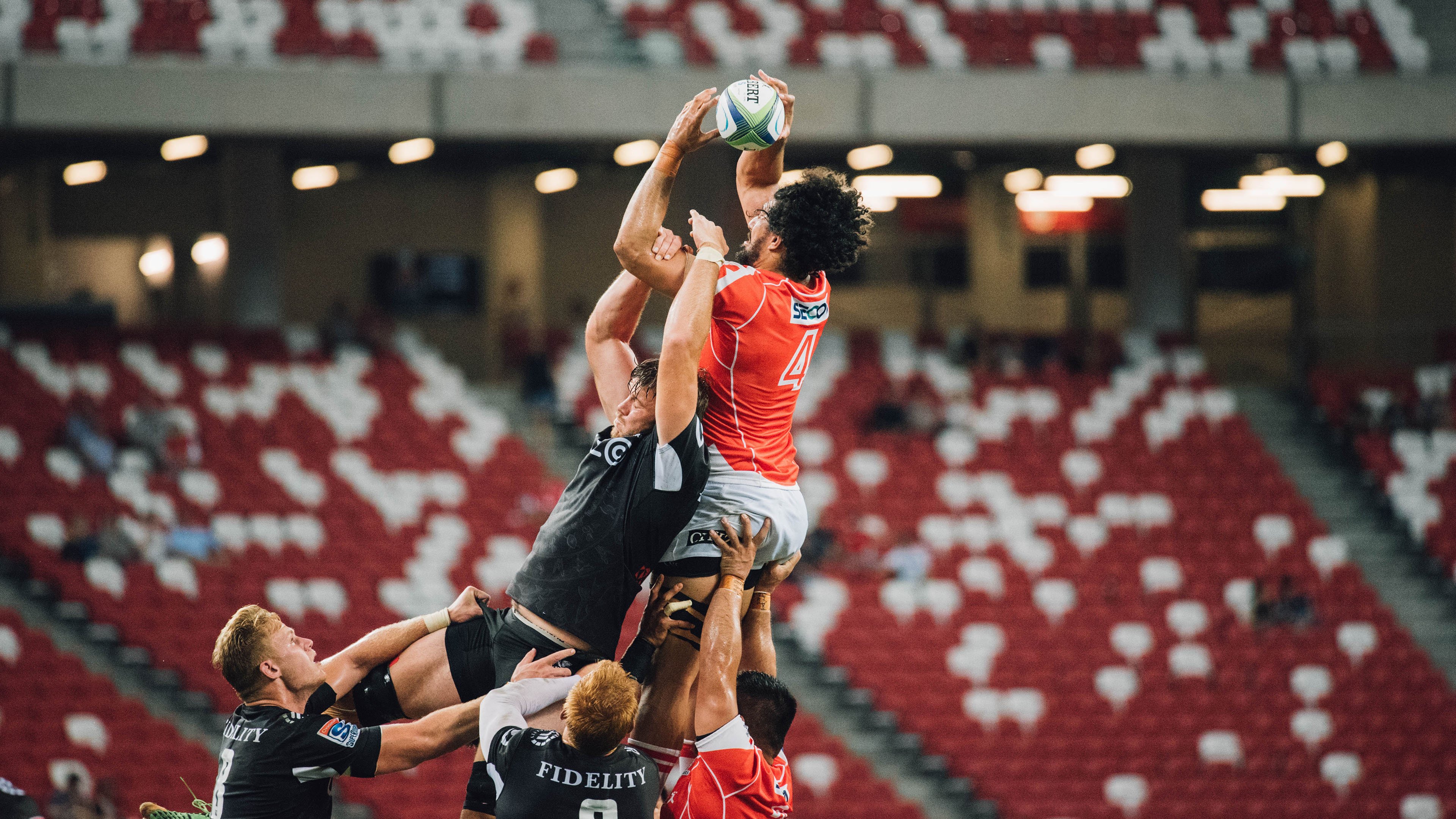 开云下载-鹈鹕对阵魔术，利拉德防守端锁死对手，展现全能巨星本色