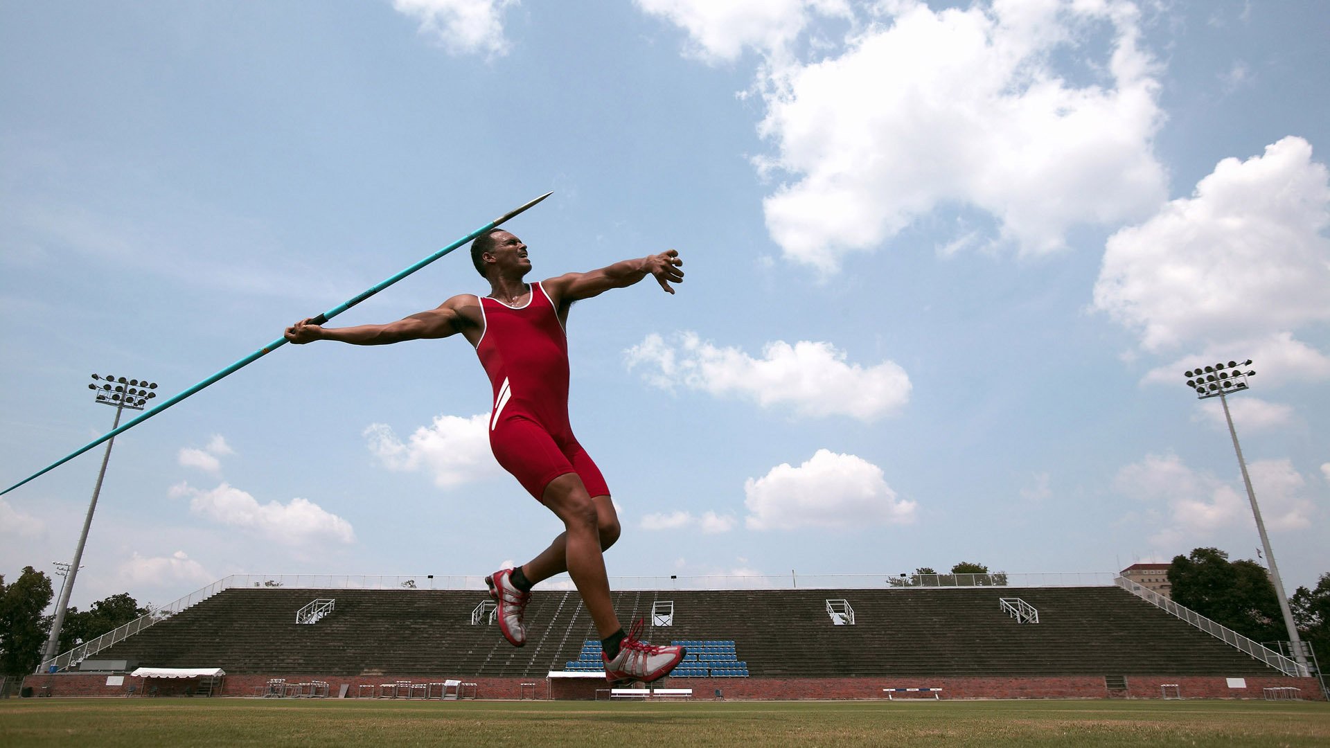 跨界传奇，曼城铁闸锁死智利，加维篮球场接管NBA季后赛