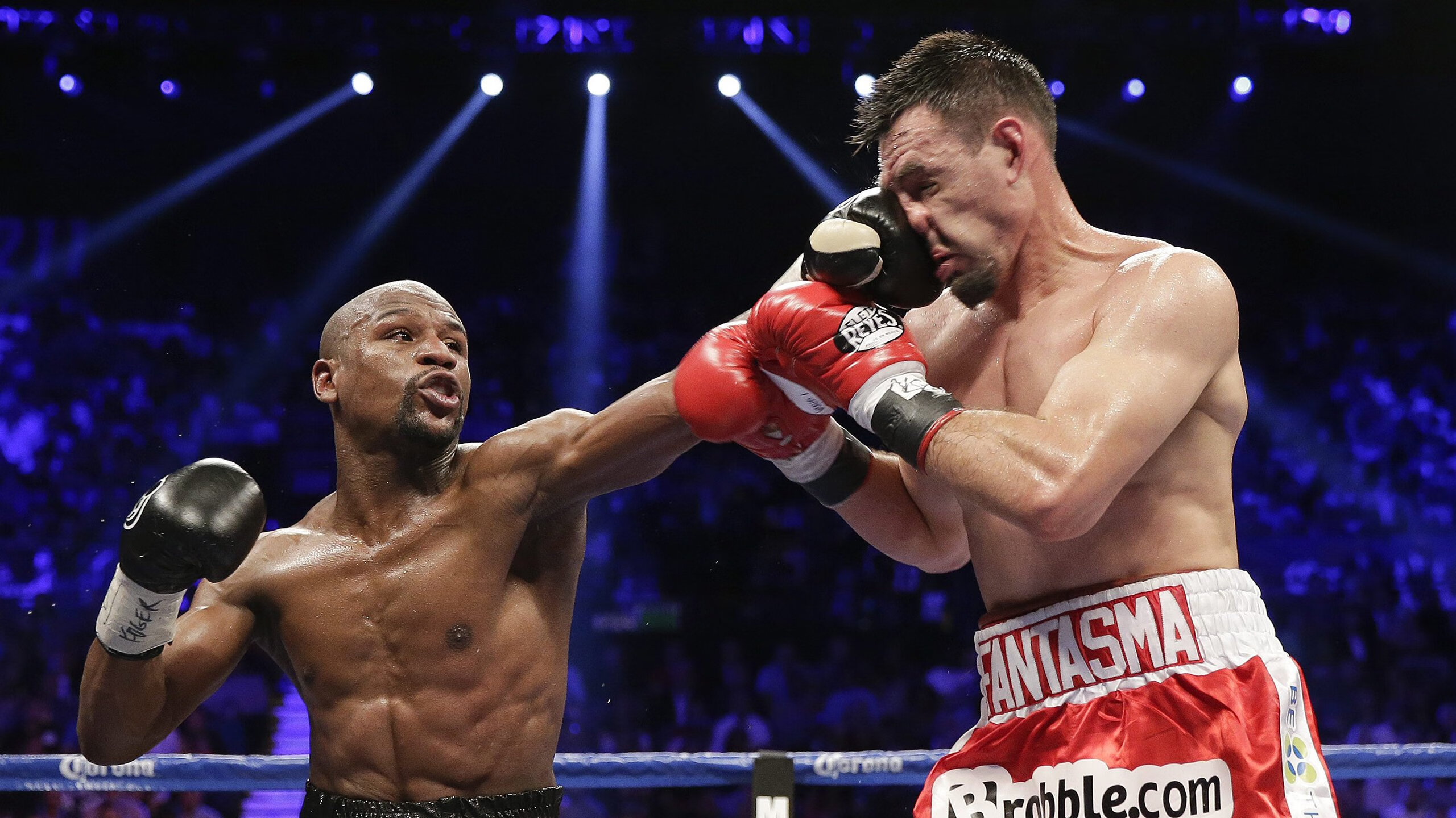 关键时刻的巨星光芒，米切尔制胜表现引领雄鹿加时险胜尼克斯