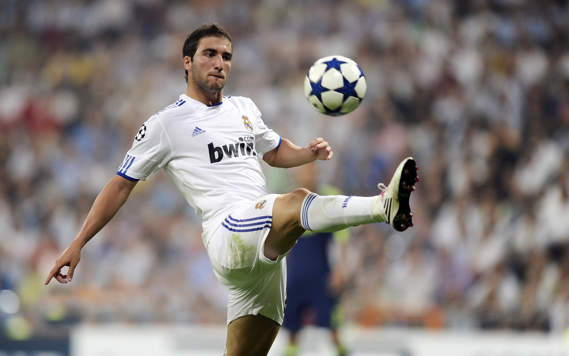 奥纳纳压制级发挥定乾坤，阿森纳逆转波兰新星闪耀欧战